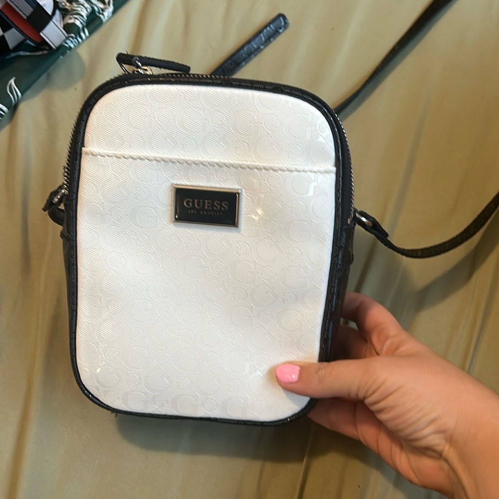 Purse that is handy and has few different pockets !